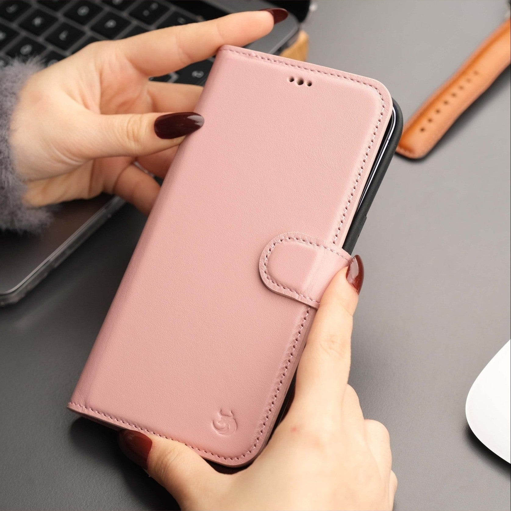 Casper Leather iPhone 15 Pro Max Wallet Case | Detachable MagSafe Compatible RFID Protection