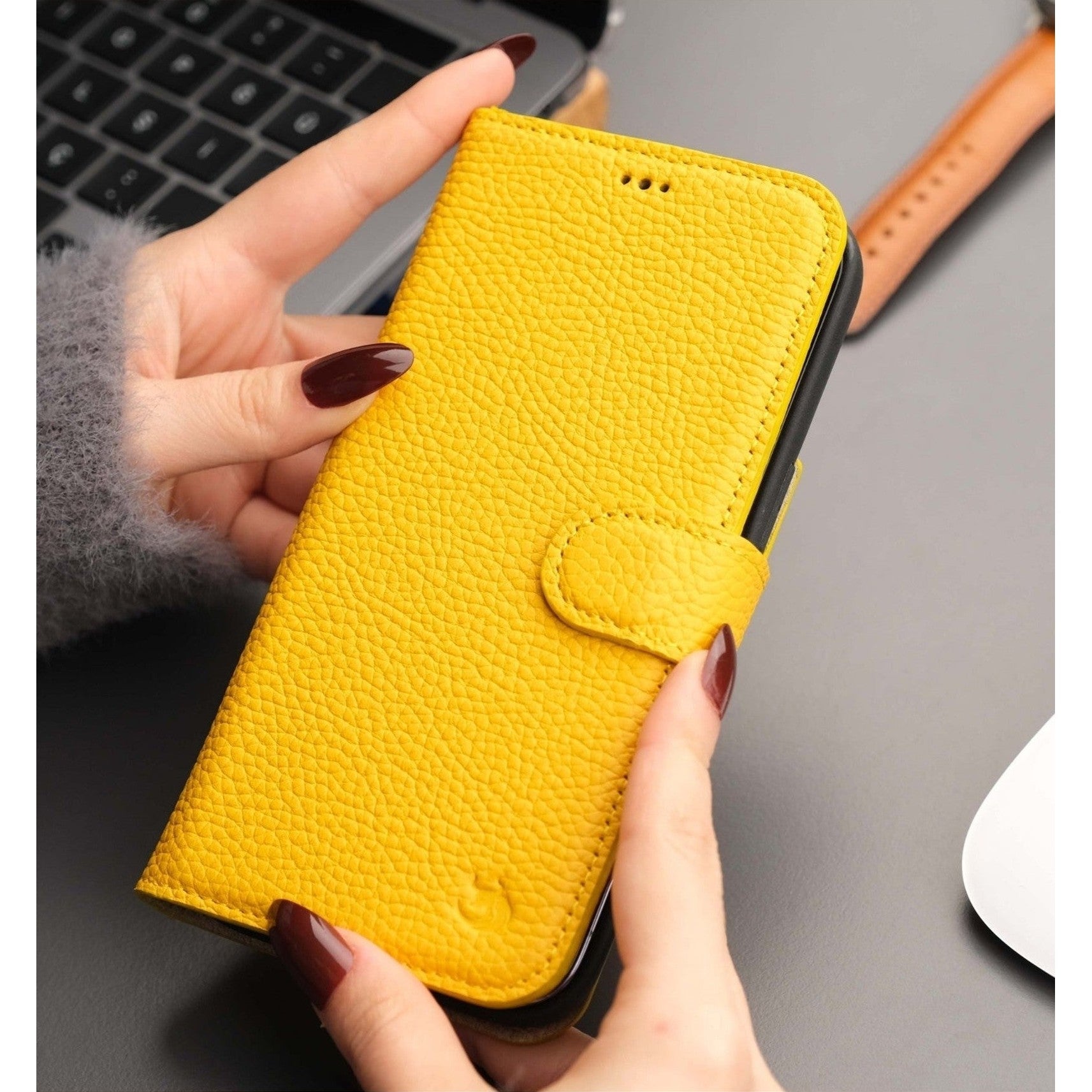 Casper Leather iPhone 15 Pro Max Wallet Case | Detachable MagSafe Compatible RFID Protection