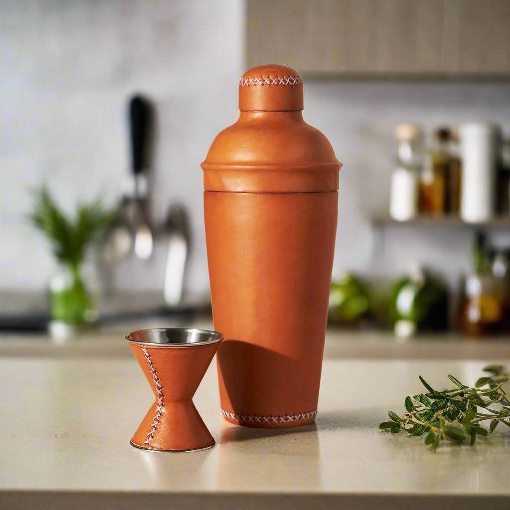 Coctelera | Leather Cocktail Shaker + Jigger by Bati