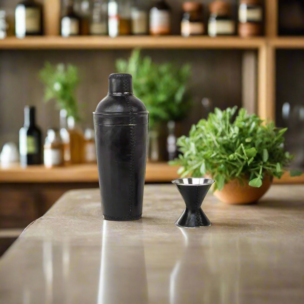 Coctelera | Leather Cocktail Shaker + Jigger by Bati