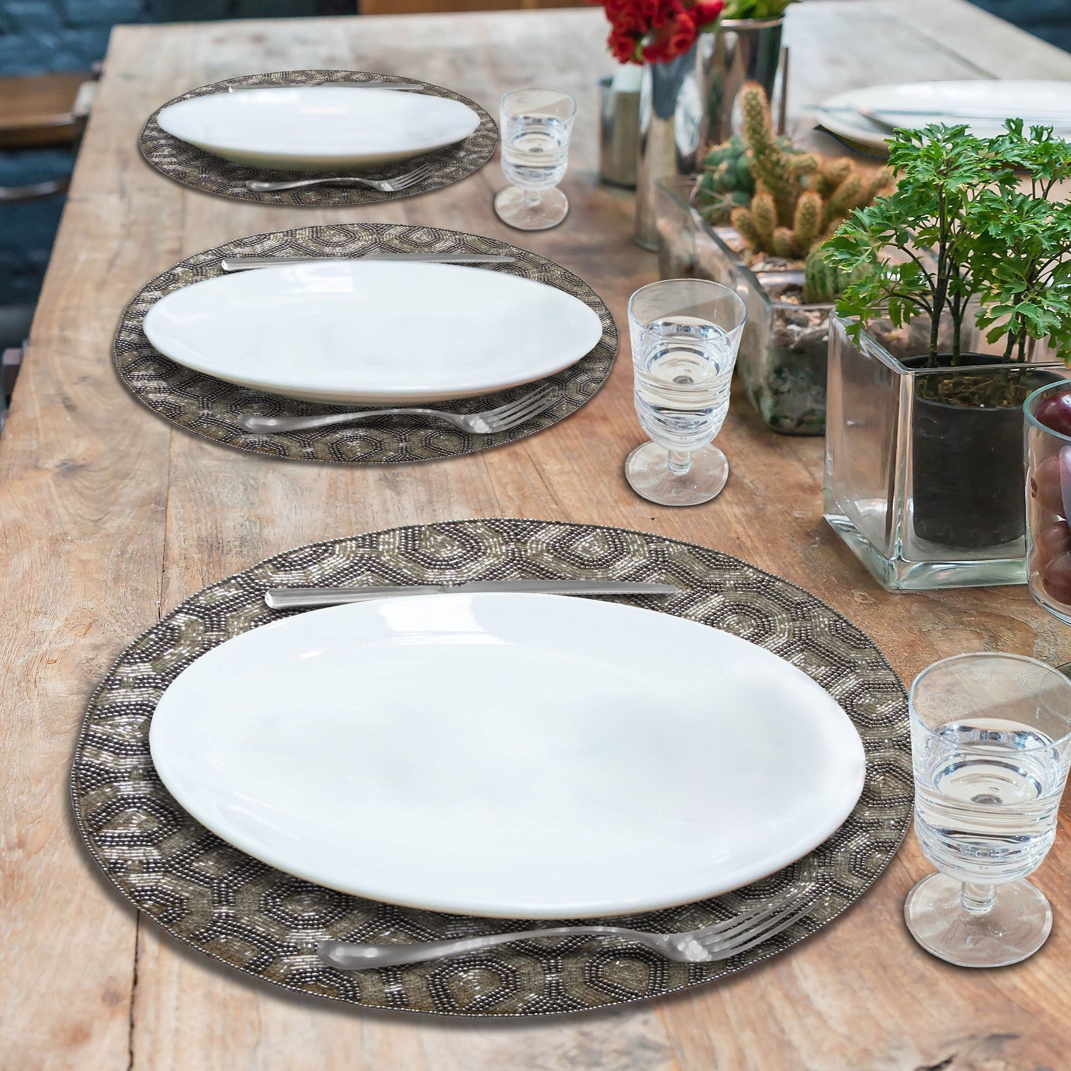 Elegant Beaded Round Placemats For Dining | Decozen