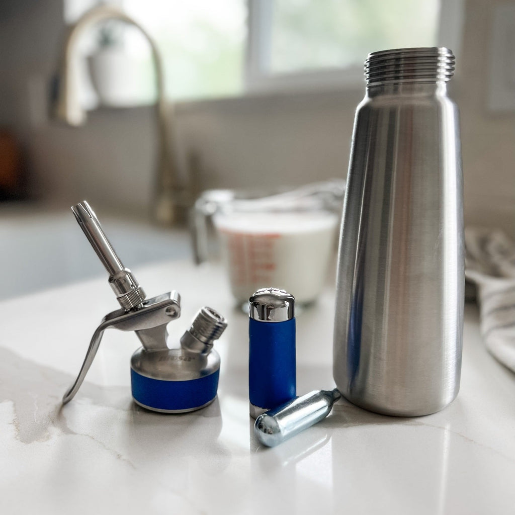 Frieling 0.5L Cream Whipper and 10-pack Charger Set by Küchenprofi USA