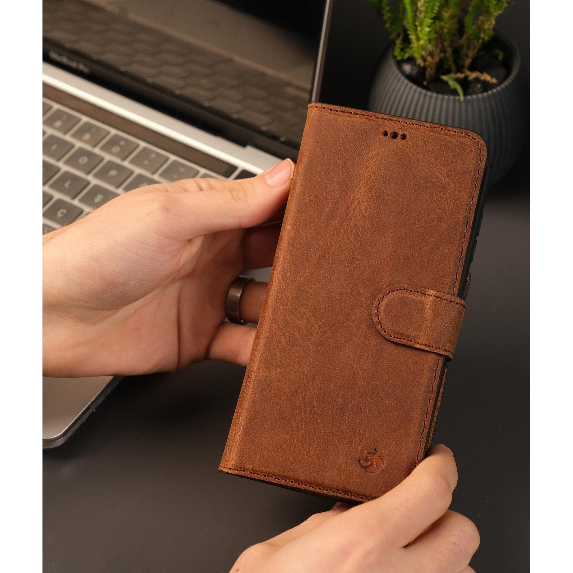 Leather Samsung Galaxy S25 Wallet Case | Buffalo