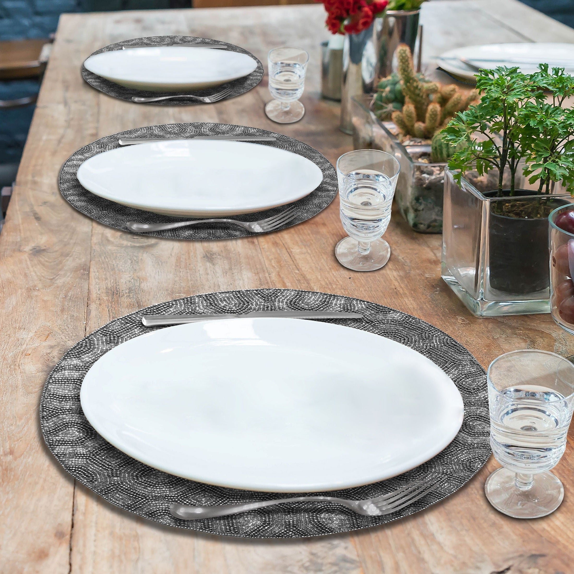 Luxurious Beaded Placemats With Satin Backing | Decozen
