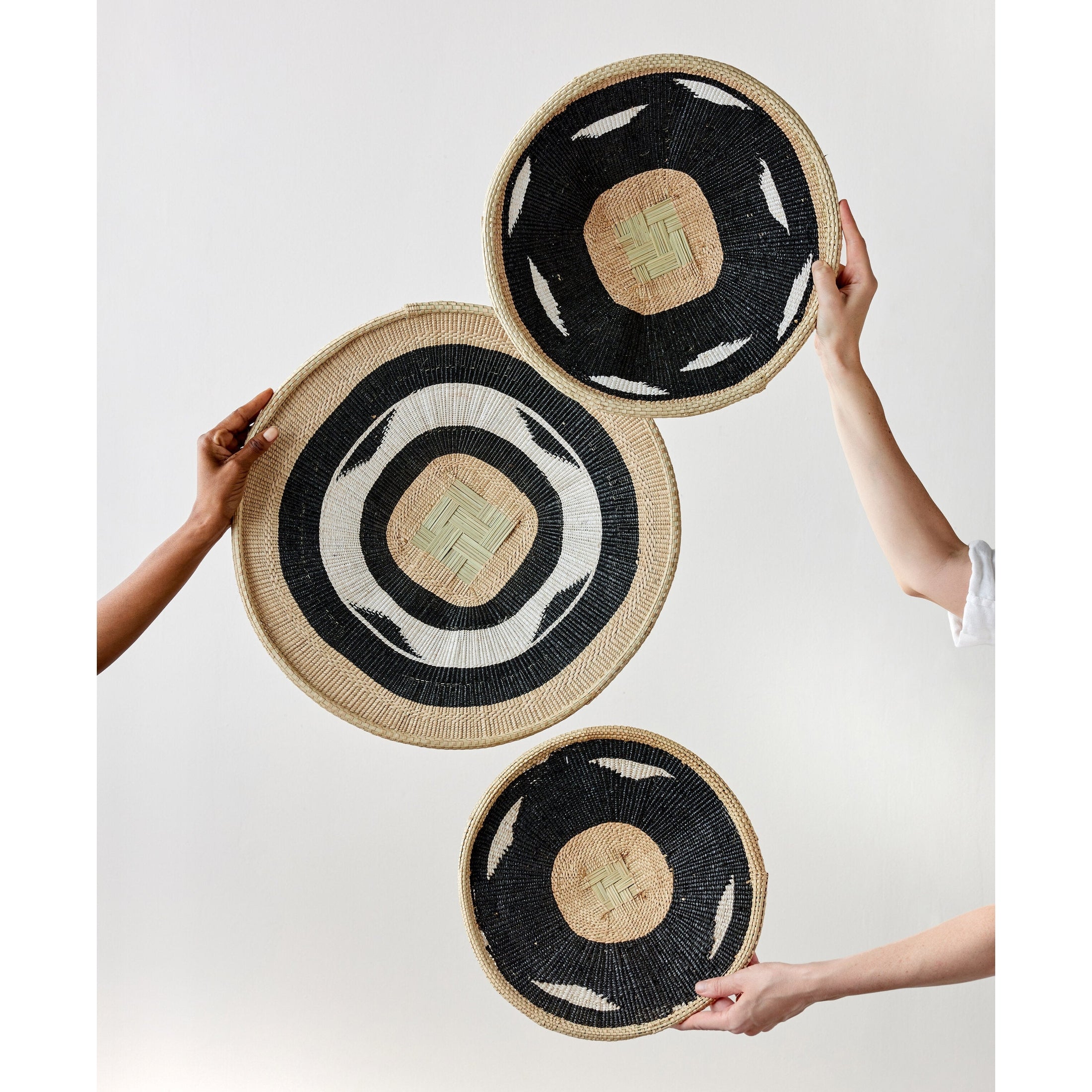 Nolyia Black Flat Basket