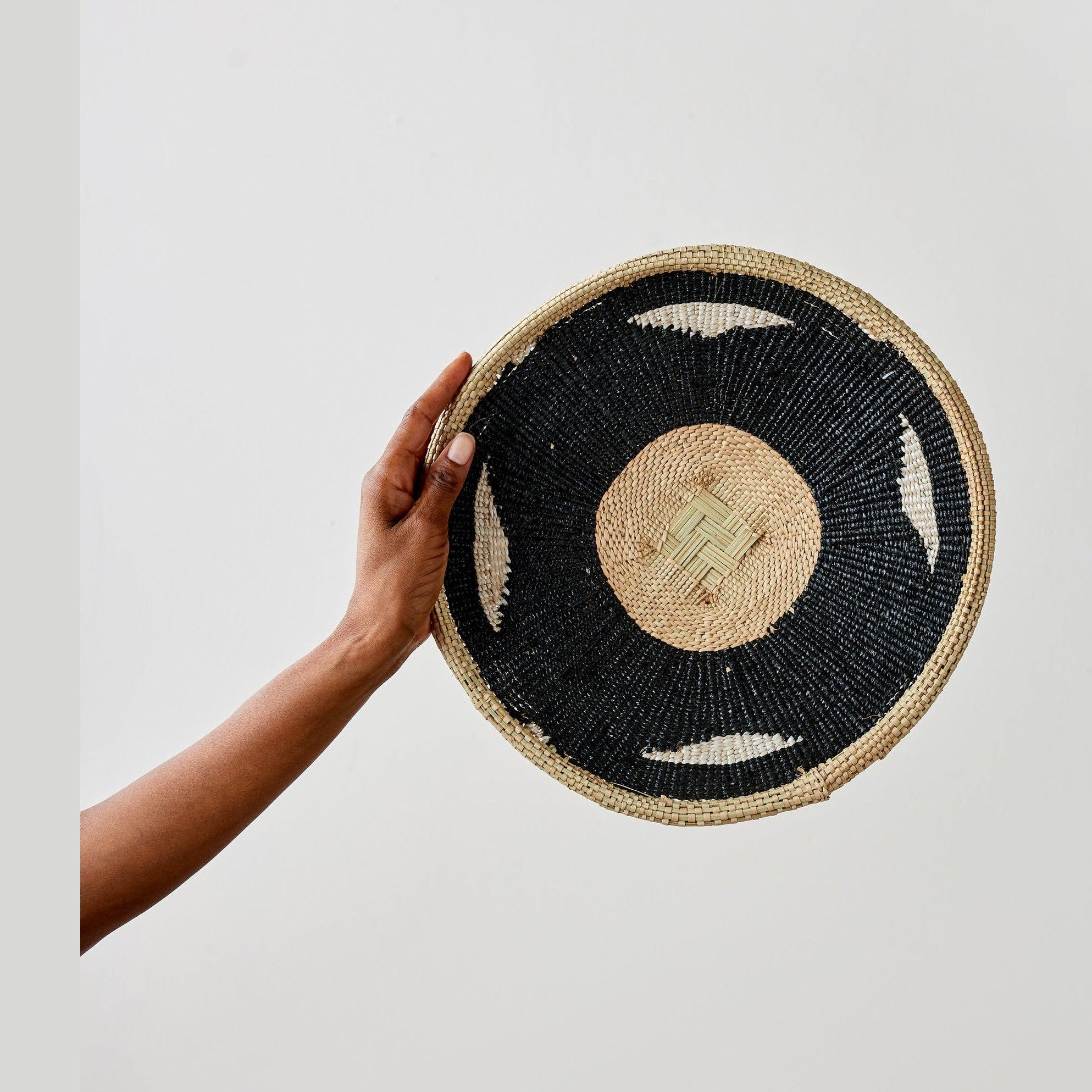 Nolyia Black Flat Basket