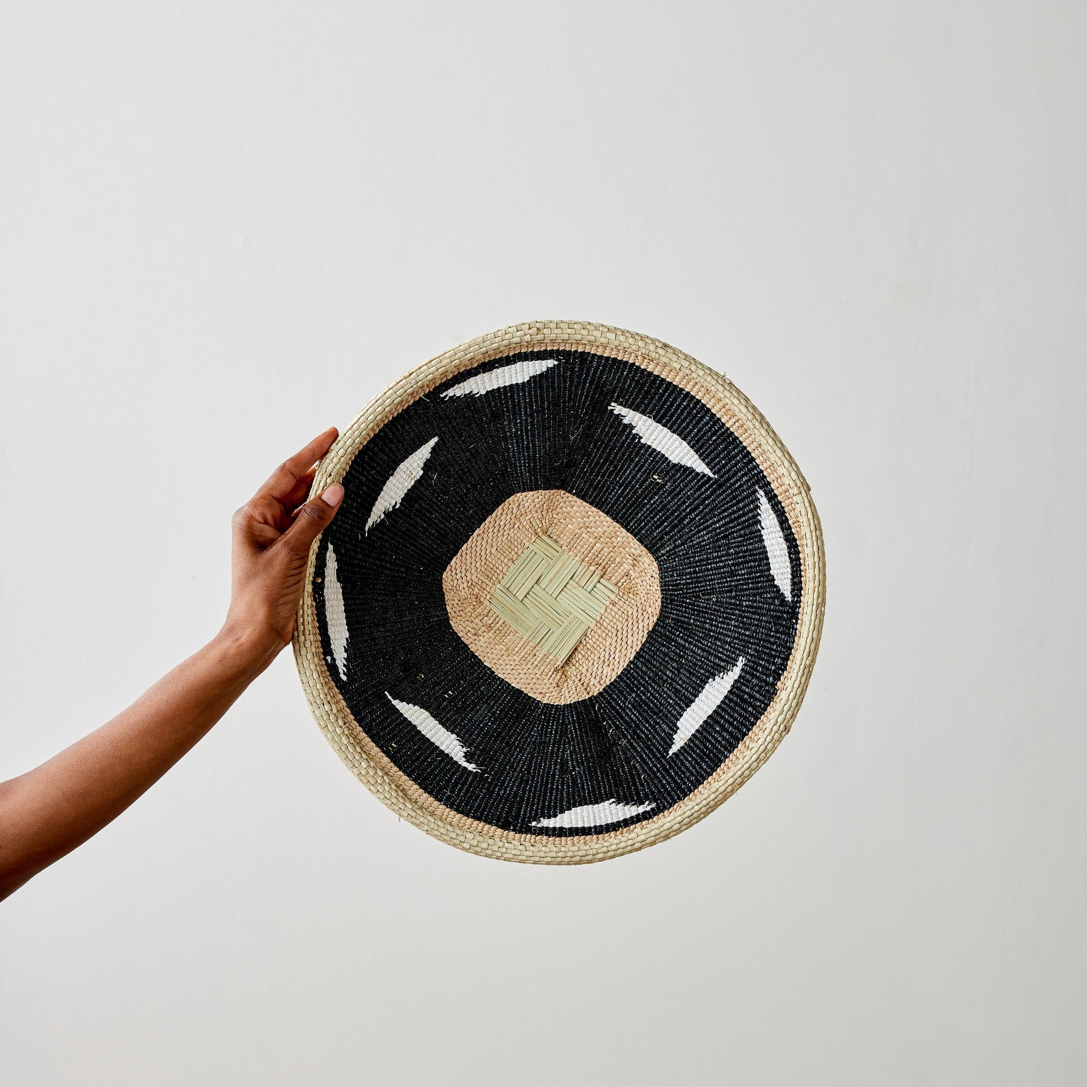Nolyia Black Flat Basket