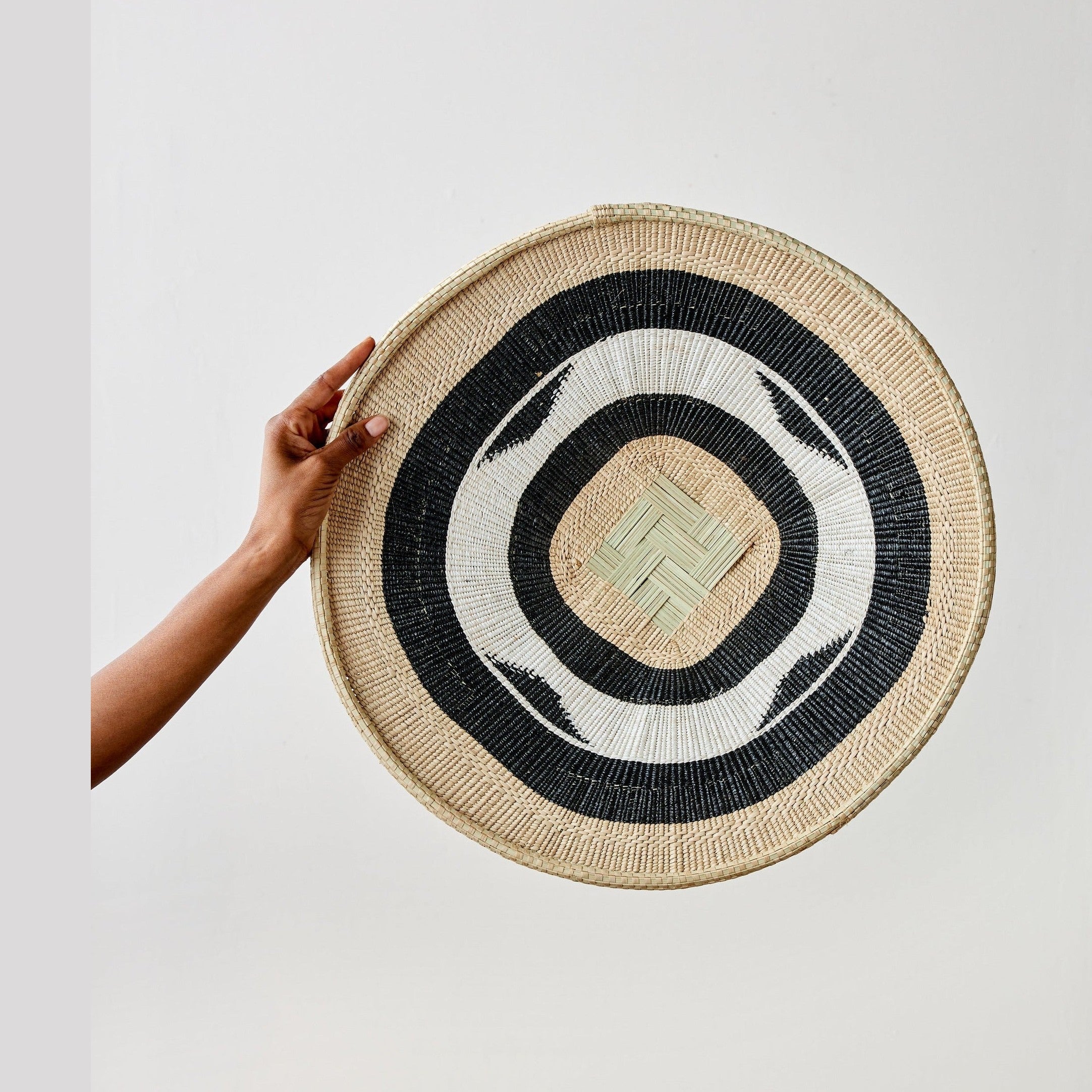 Nolyia Black Flat Basket