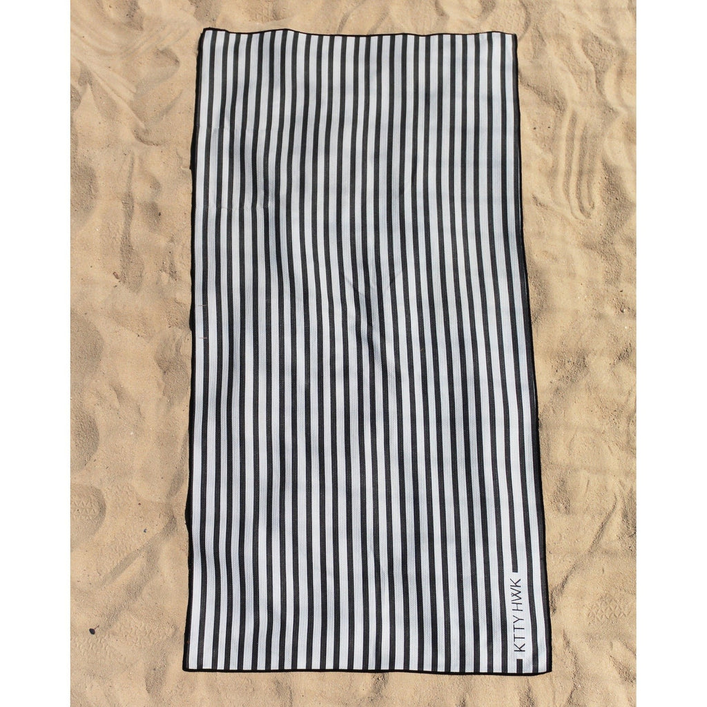 Sand-Free Waffle Beach Towel Hidden Pocket | KTTYHWK