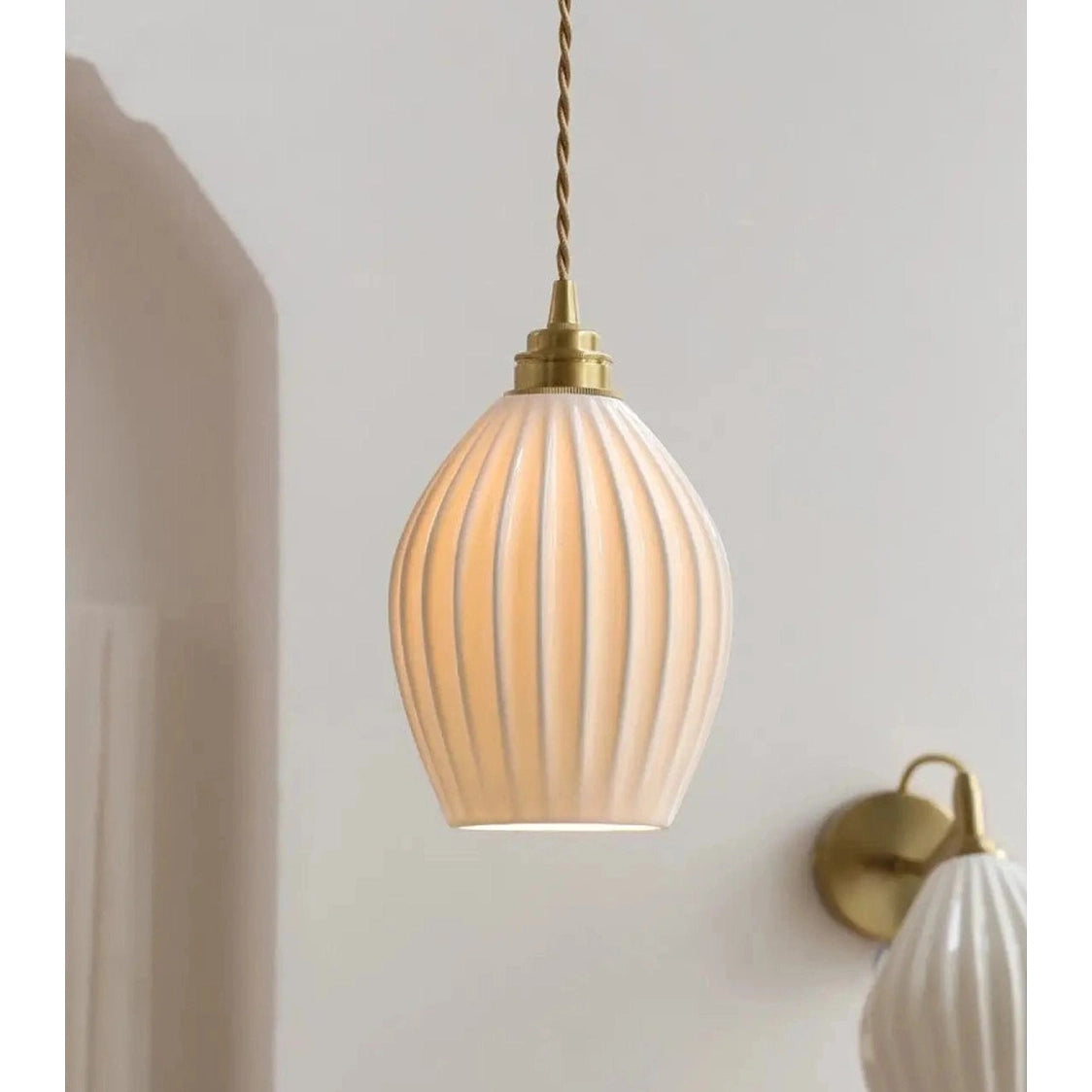 Vintage Brass Lighting Fixtures – Elegant Bedside Wall Lamps for Bedroom